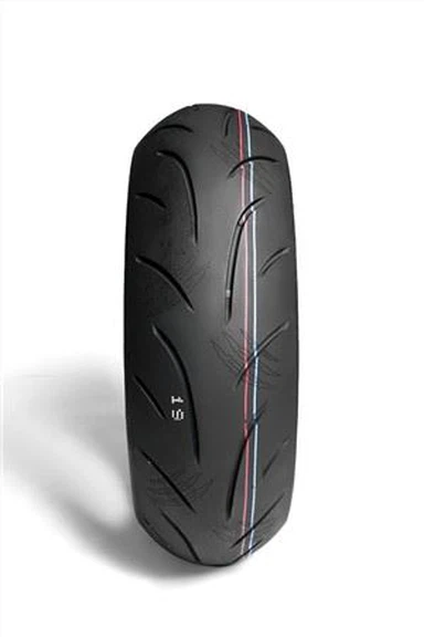 Pneu sport de nouvelle taille 240 / 40R18